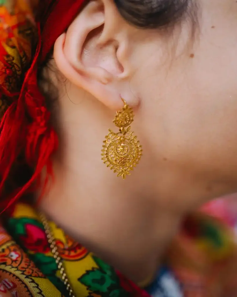 gold jhumka