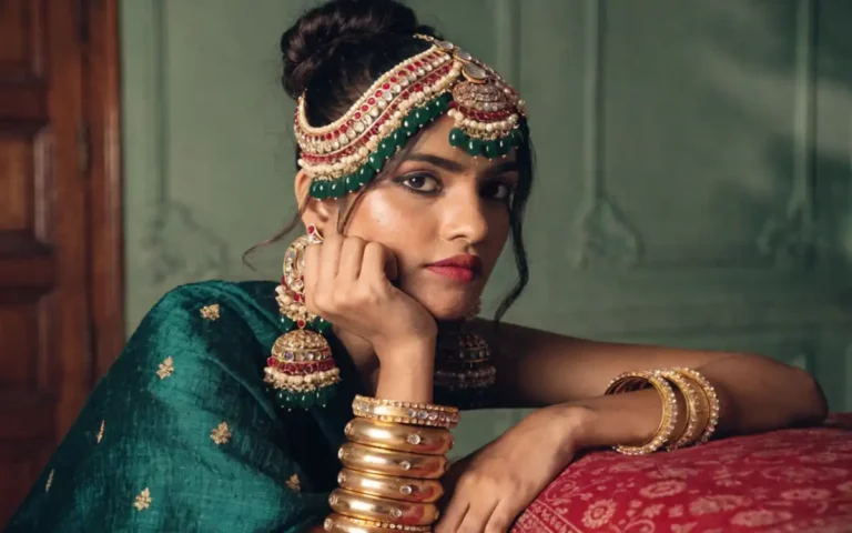 traditional rajasthani gold maang tikka for bride